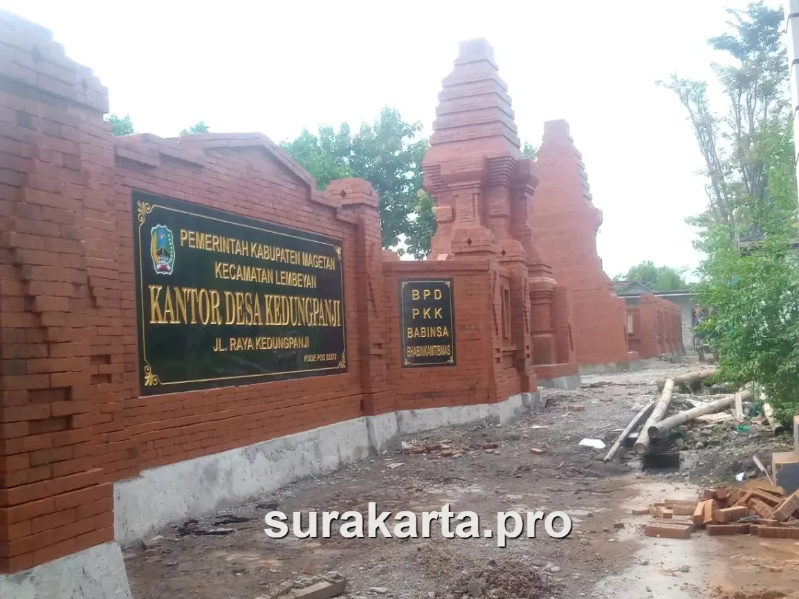 pagar gapura majapahit