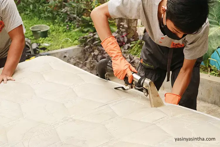 cuci kasur springbed solo