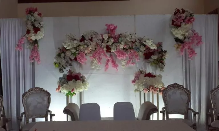 Backdrop pernikahan Solo