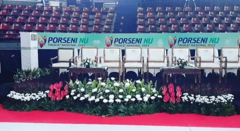 Dekorasi panggung acara organisasi Solo